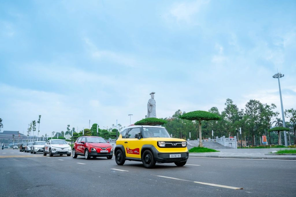 Người dân ba miền hào hứng với “Ngày hội Thu xăng đổi điện” của VinFast